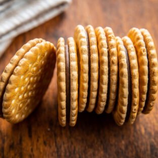 Sweet sandwich cookies
